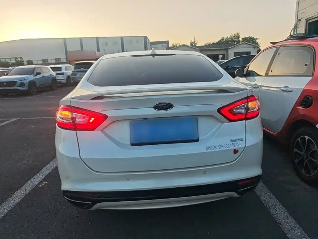 Ford Mondeo — миниатюра 6