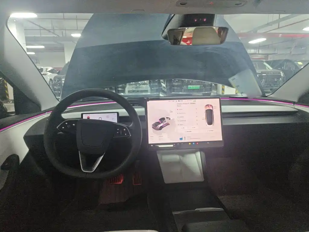 Tesla Model 3 — миниатюра 10