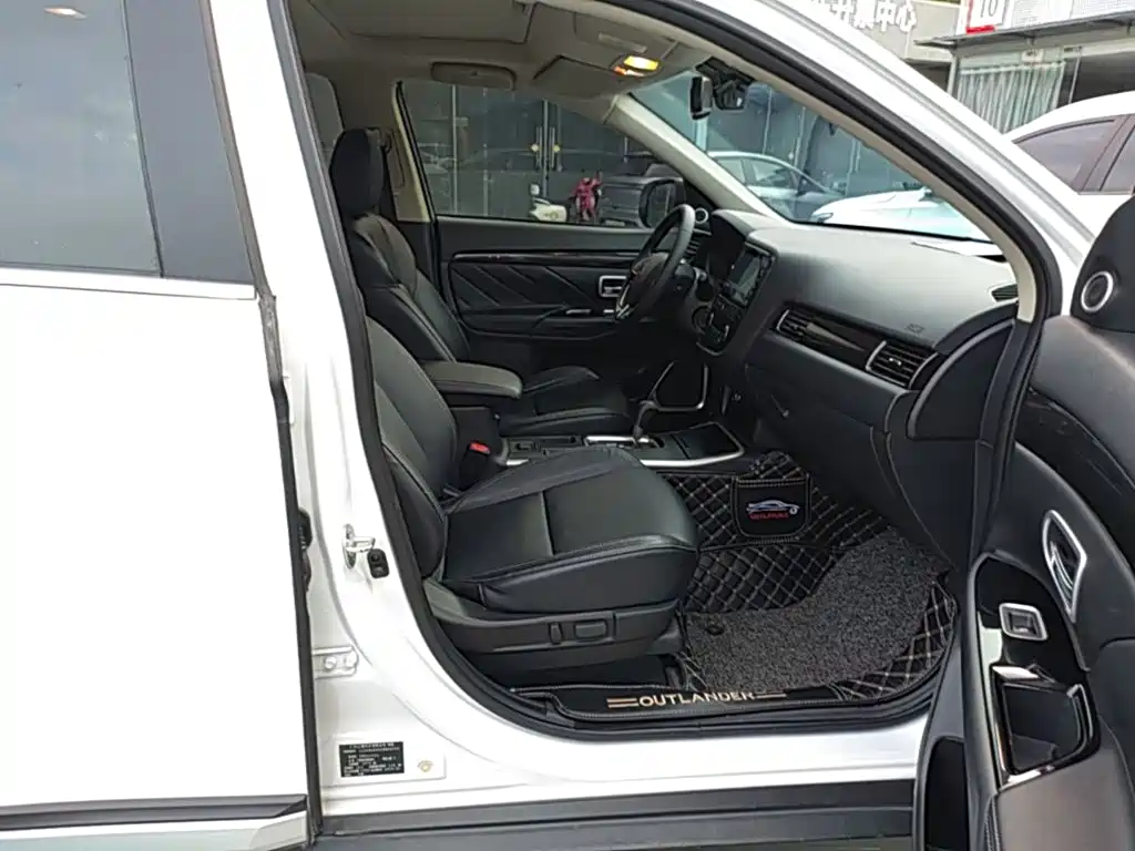Mitsubishi Outlander — миниатюра 25