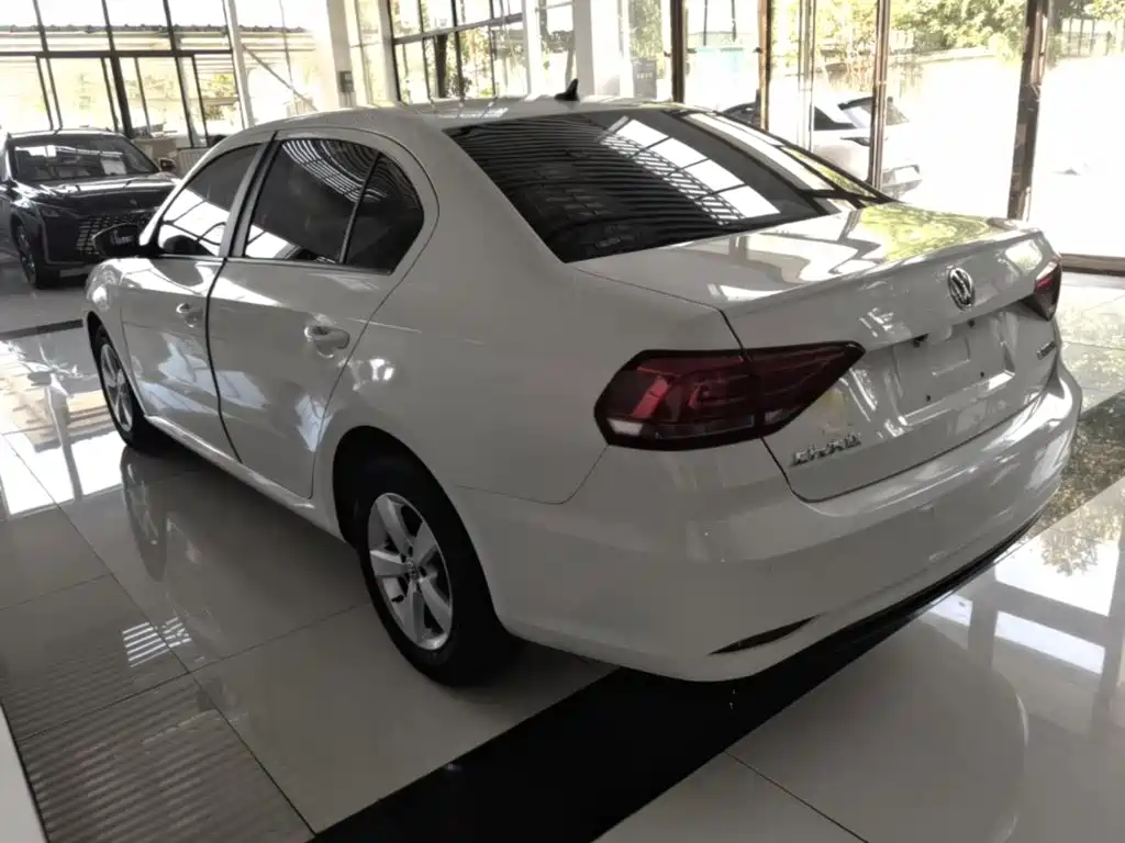 Volkswagen Lavida — миниатюра 5