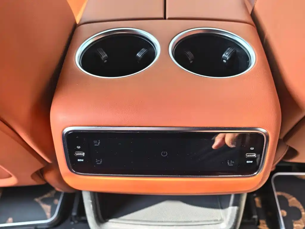 Li Auto Li L8 — миниатюра 11