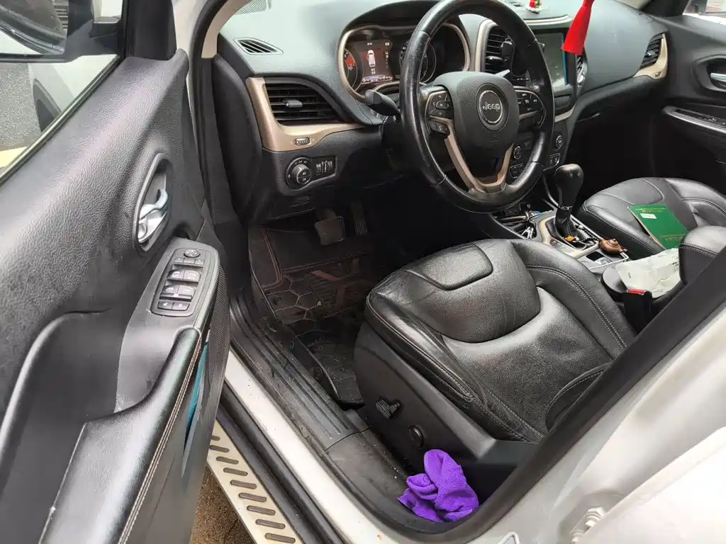 Jeep Cherokee — миниатюра 13