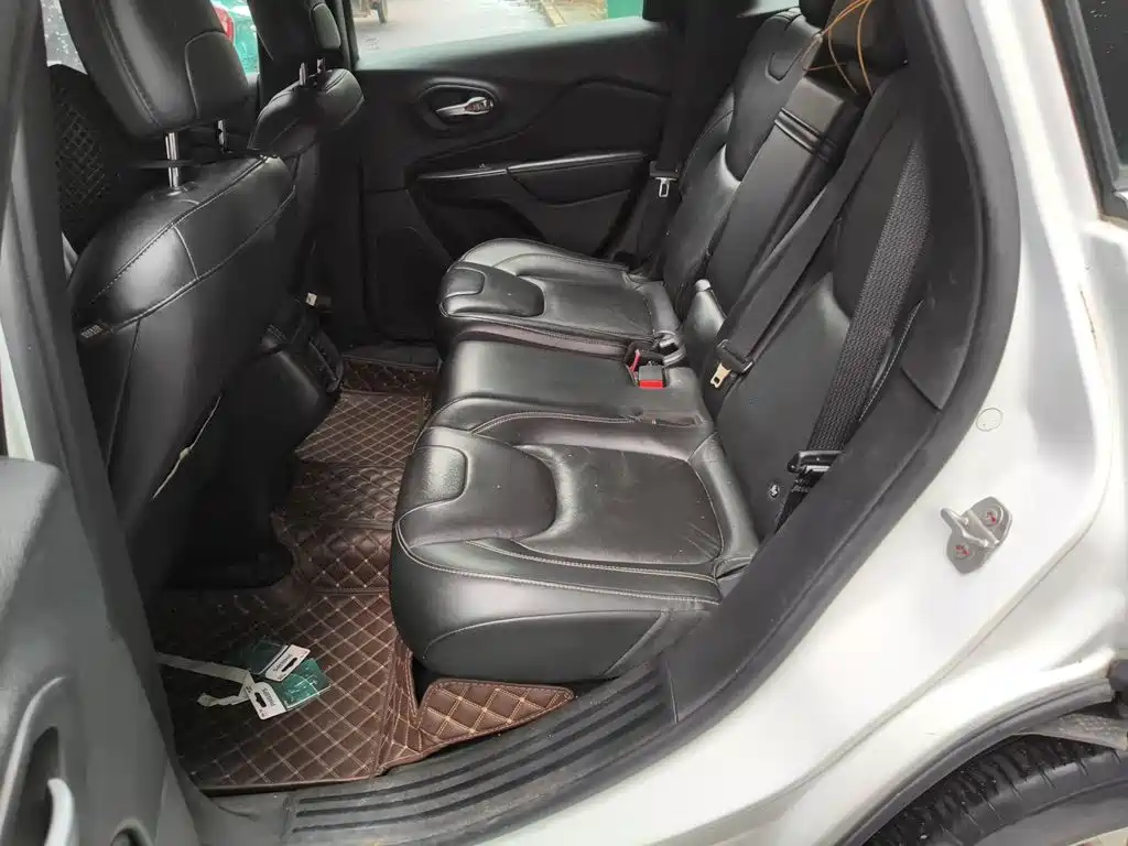Jeep Cherokee — миниатюра 14