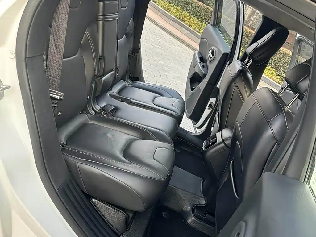 Jeep Cherokee (Import) — миниатюра 13