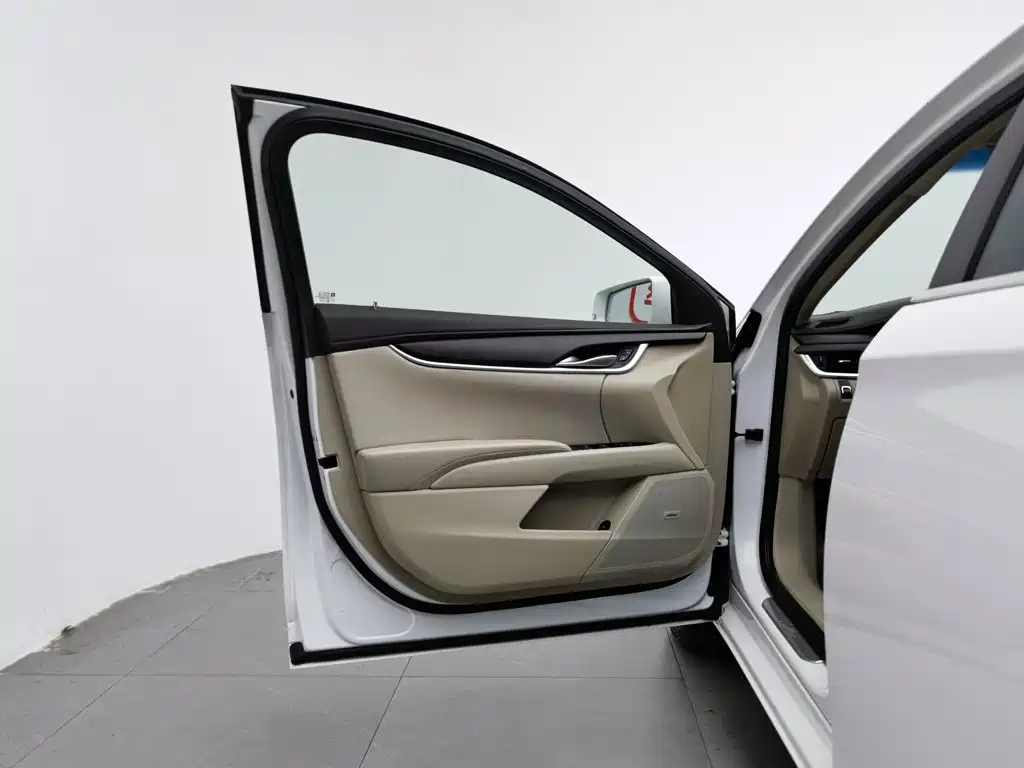 Cadillac XTS — миниатюра 8