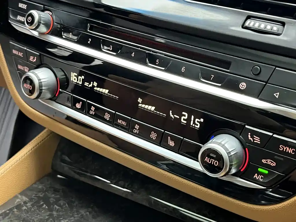 BMW 5 Series — миниатюра 15