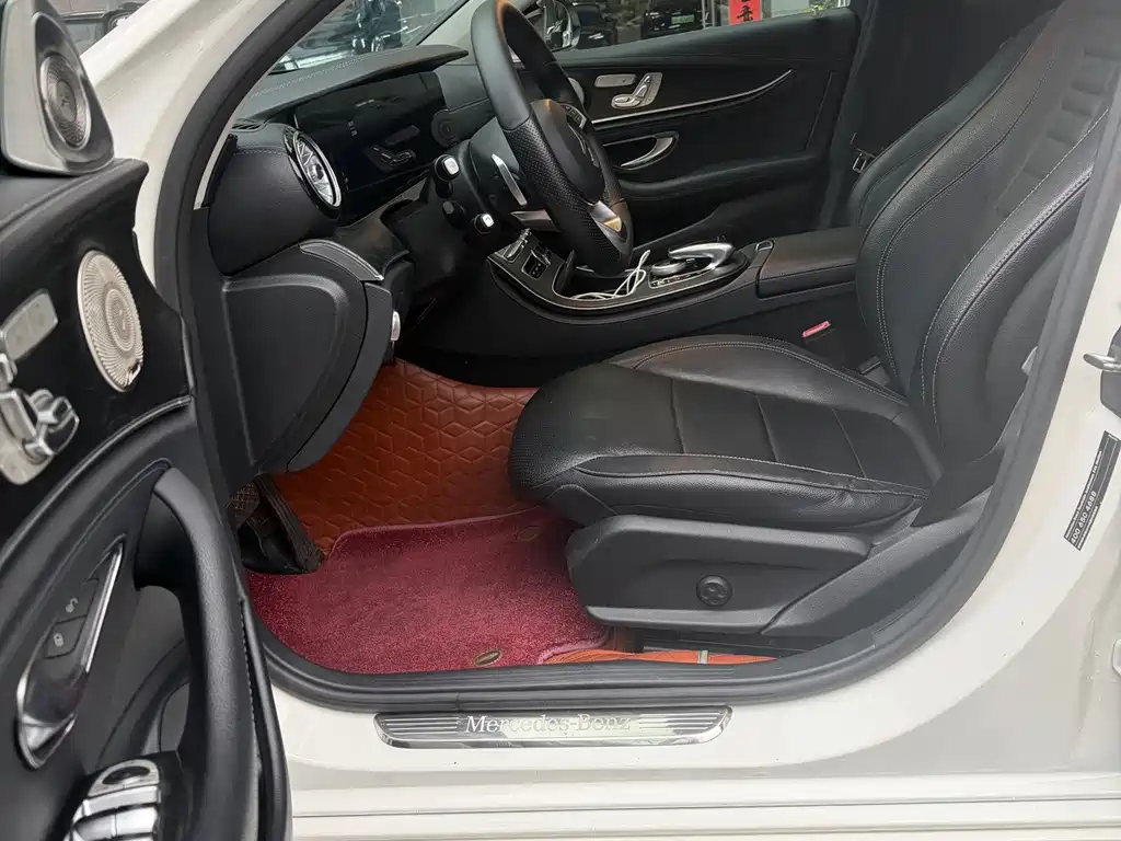 Mercedes-Benz E-Class — миниатюра 6