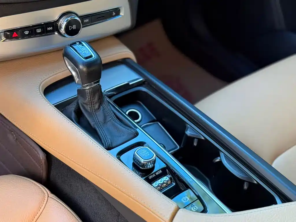 Volvo XC90 — миниатюра 13
