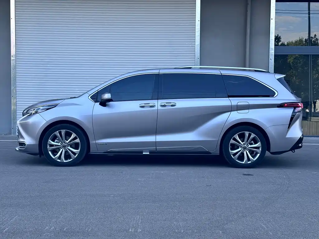Toyota Sienna — миниатюра 15