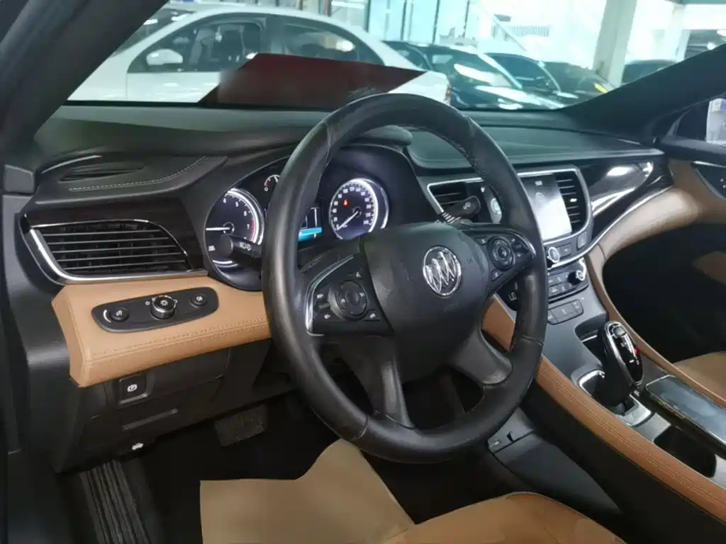 Buick LaCrosse — миниатюра 10