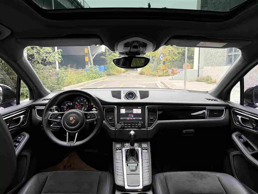 Porsche Macan — миниатюра 9