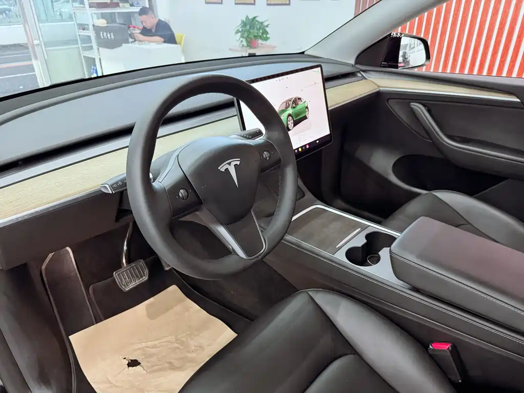 Tesla Model Y — фотографии объявления, Фото 15