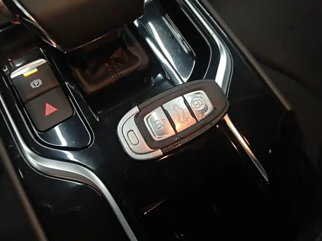 Hongqi Hongqi E-QM5 — миниатюра 9