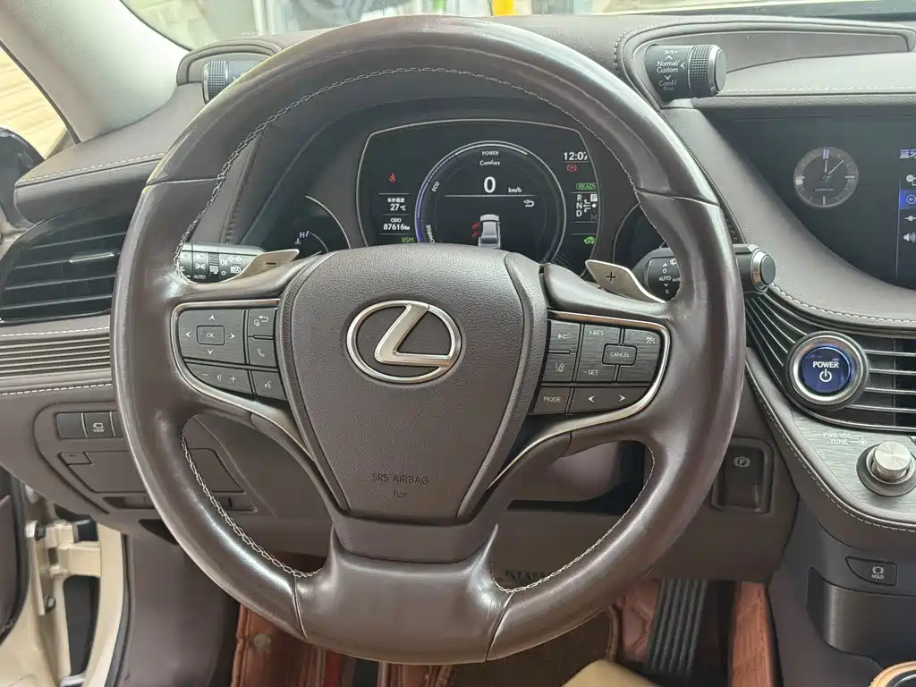 Lexus LS — миниатюра 18