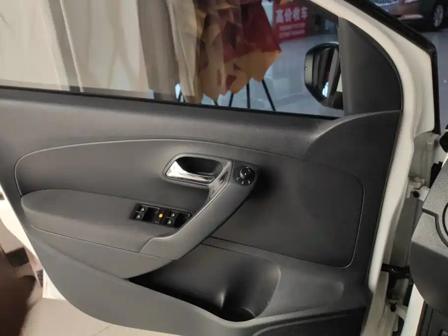 Volkswagen Polo — миниатюра 7
