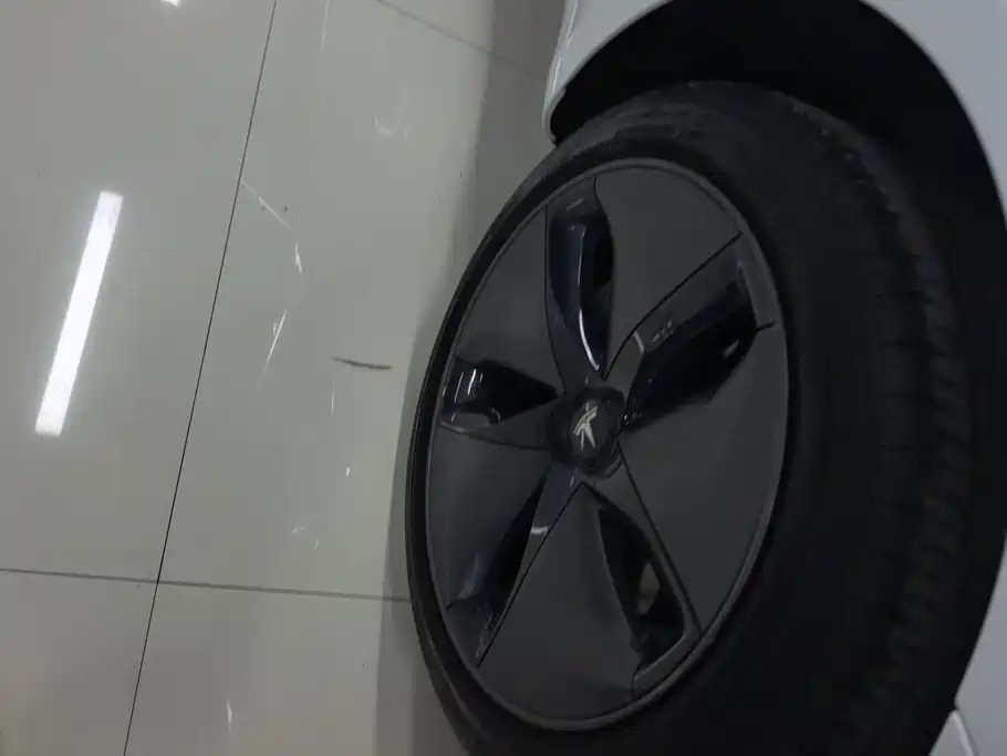 Tesla Model 3 — миниатюра 6