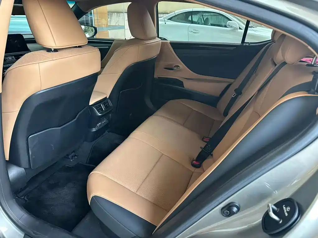Lexus ES — миниатюра 8