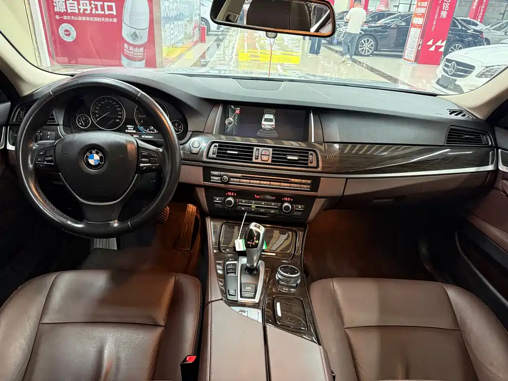 BMW 5 Series — миниатюра 6