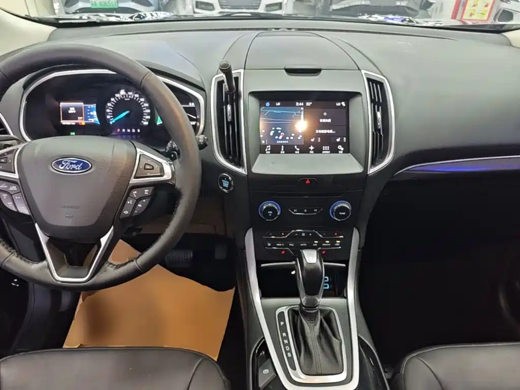Ford Edge — миниатюра 10