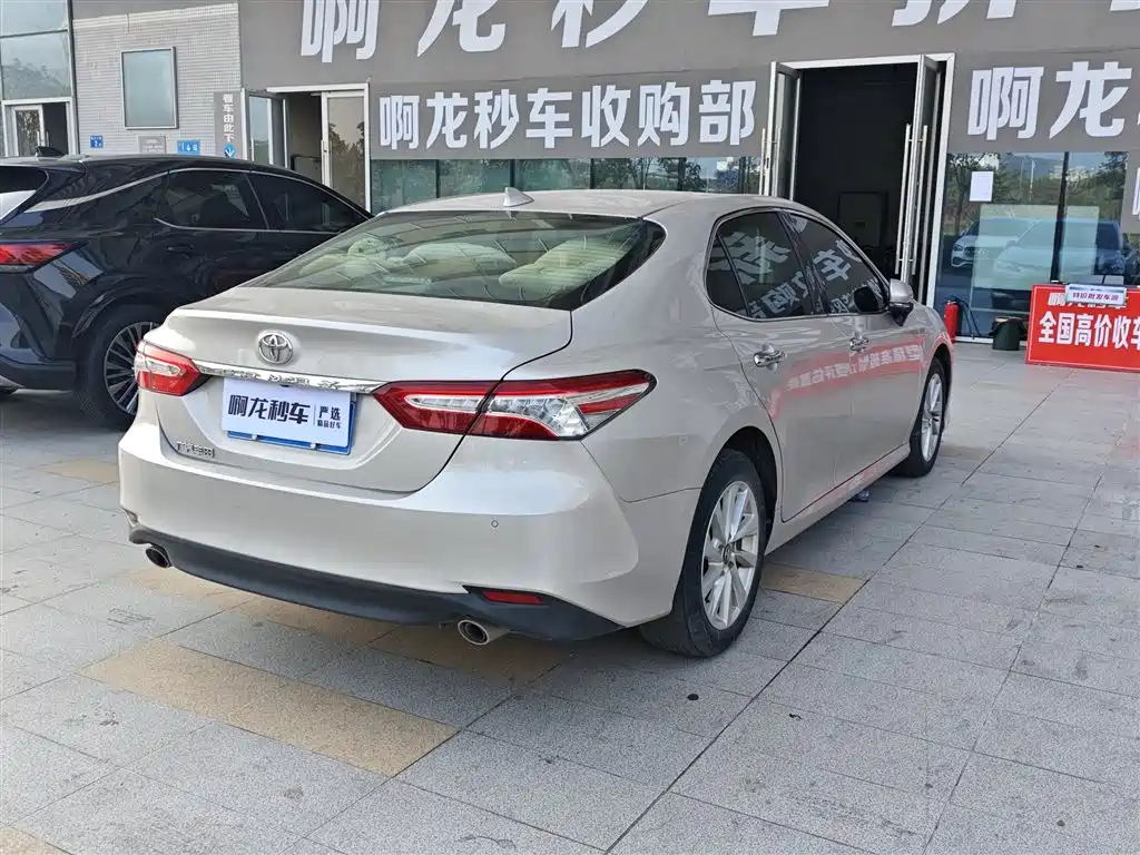TOYOTA CAMRY