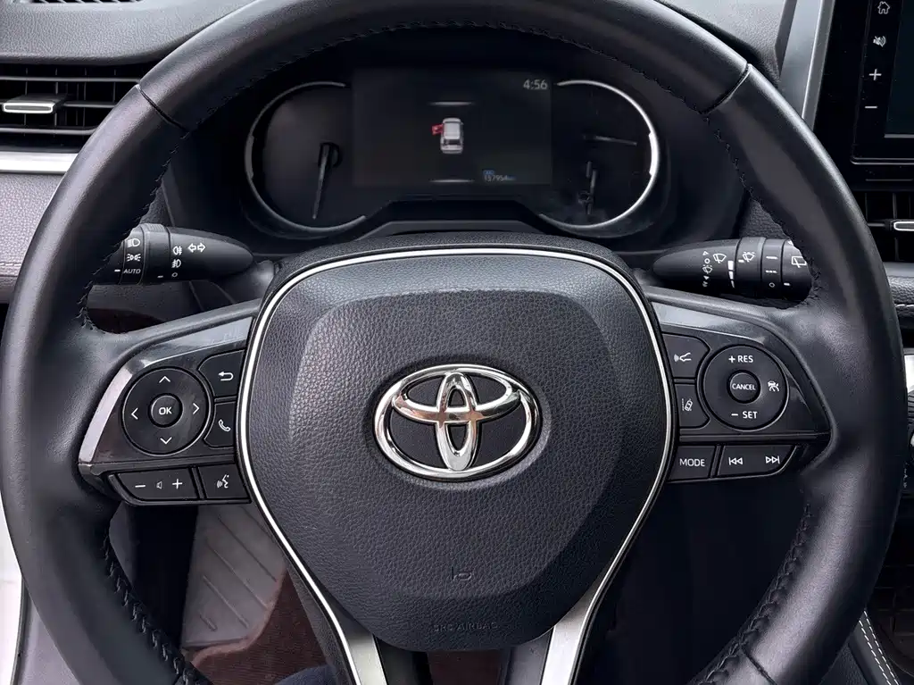 Toyota RAV4 — миниатюра 12