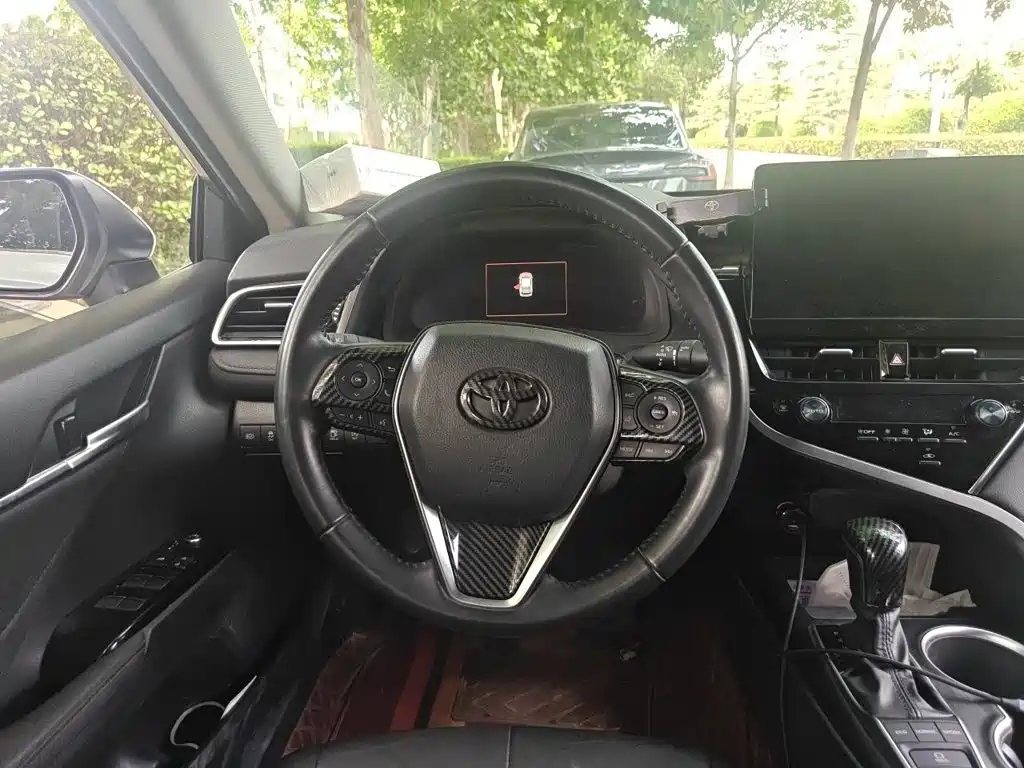 Toyota Camry — миниатюра 3