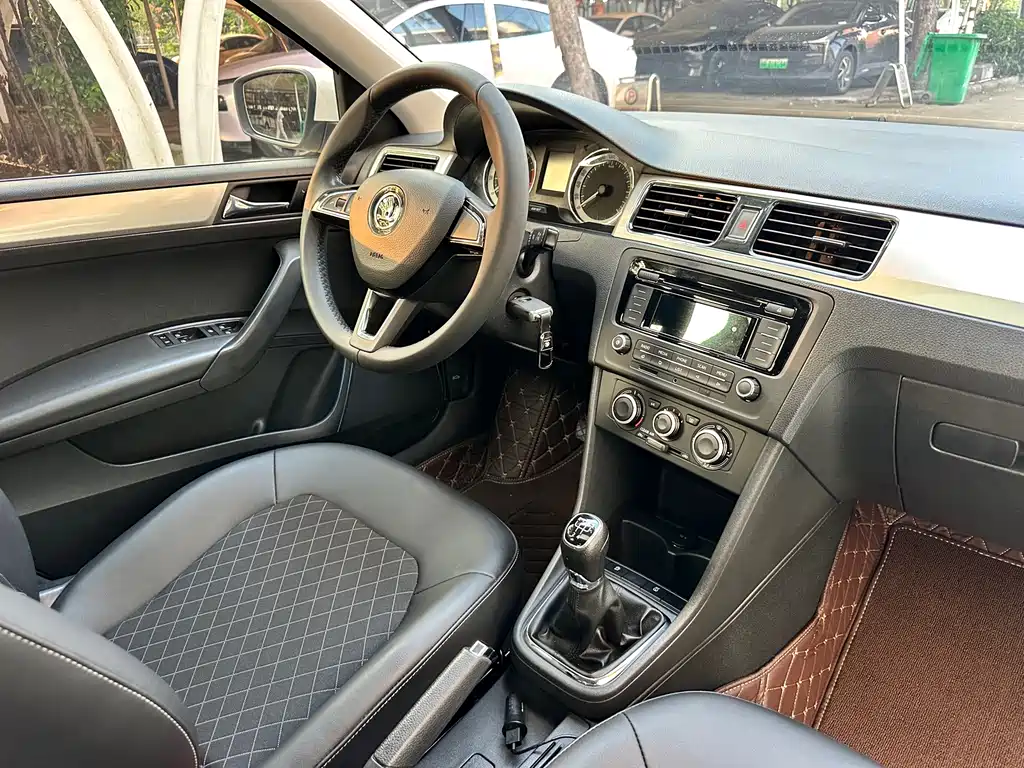 Skoda Rapid — миниатюра 18