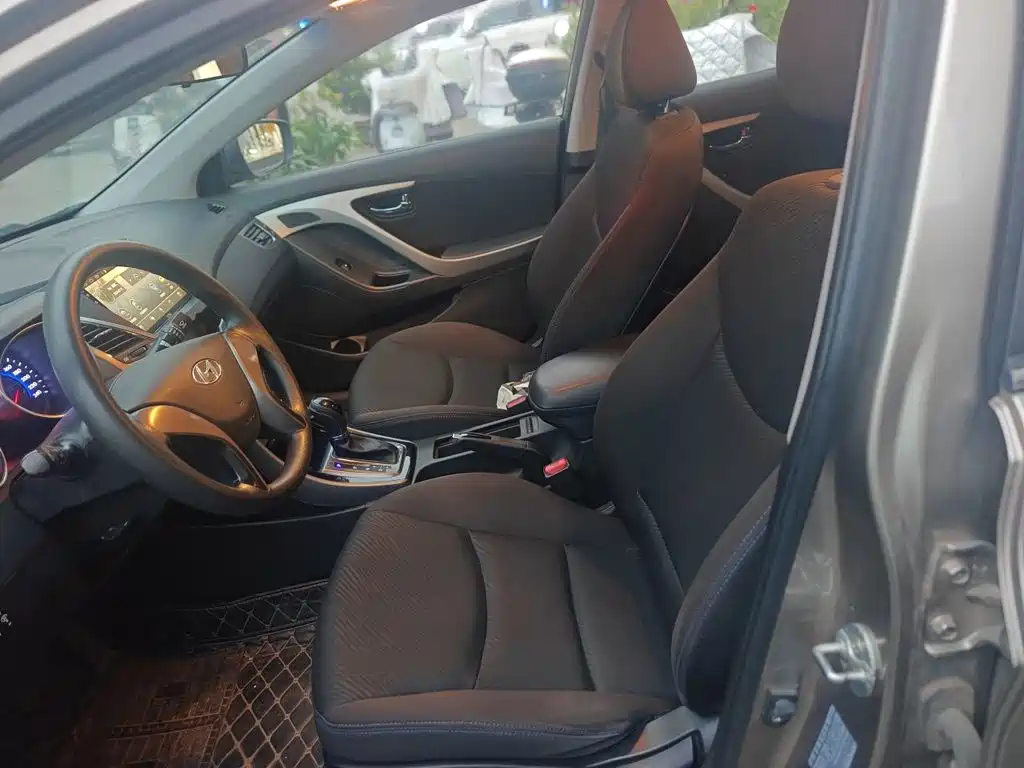 Hyundai Elantra Langdong — миниатюра 8