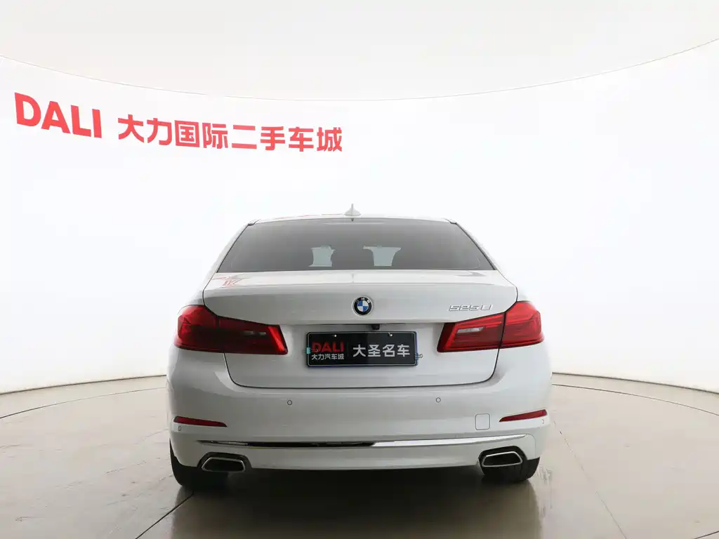 BMW 5 Series — миниатюра 14