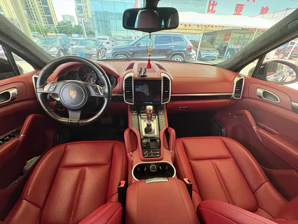 Porsche Cayenne — миниатюра 4