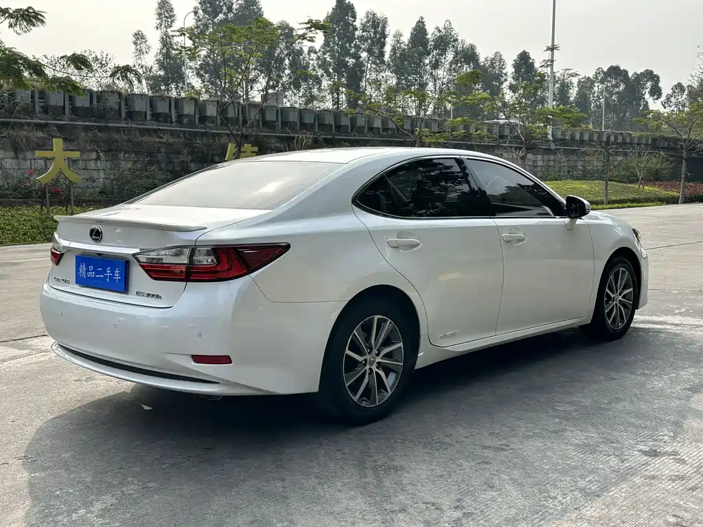 LEXUS ES