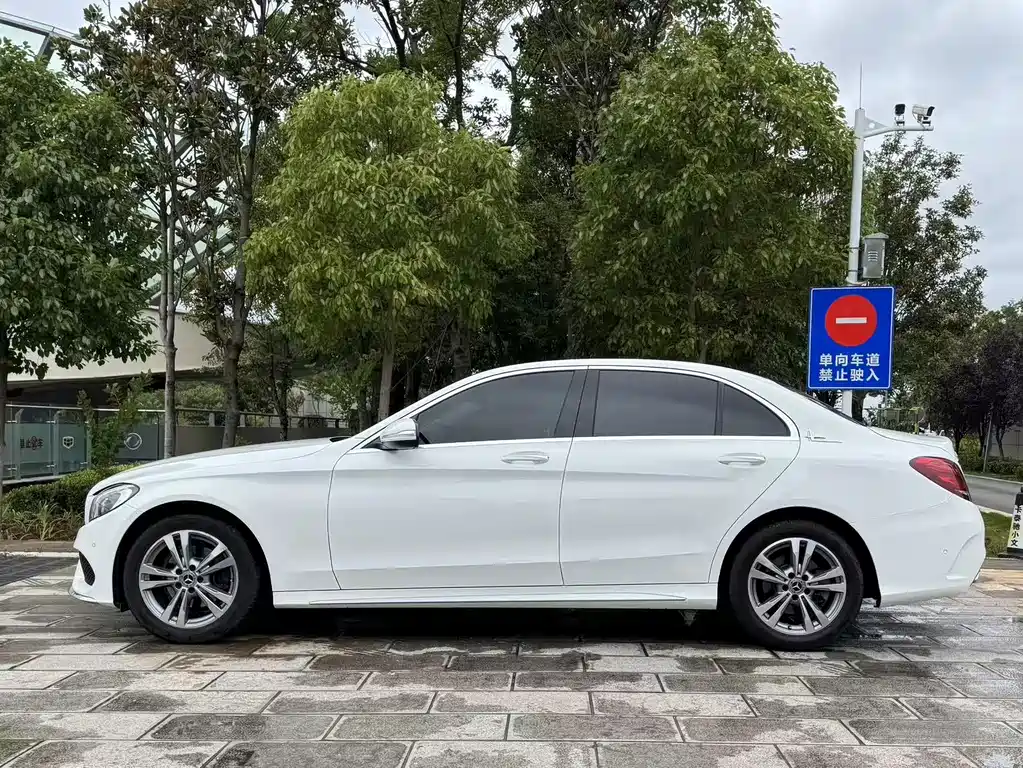 Mercedes-Benz C-Class — миниатюра 10