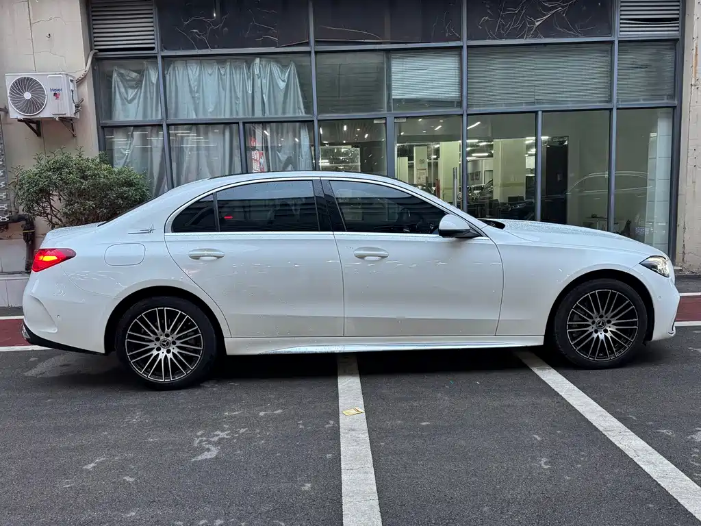 Mercedes-Benz C-Class — миниатюра 6