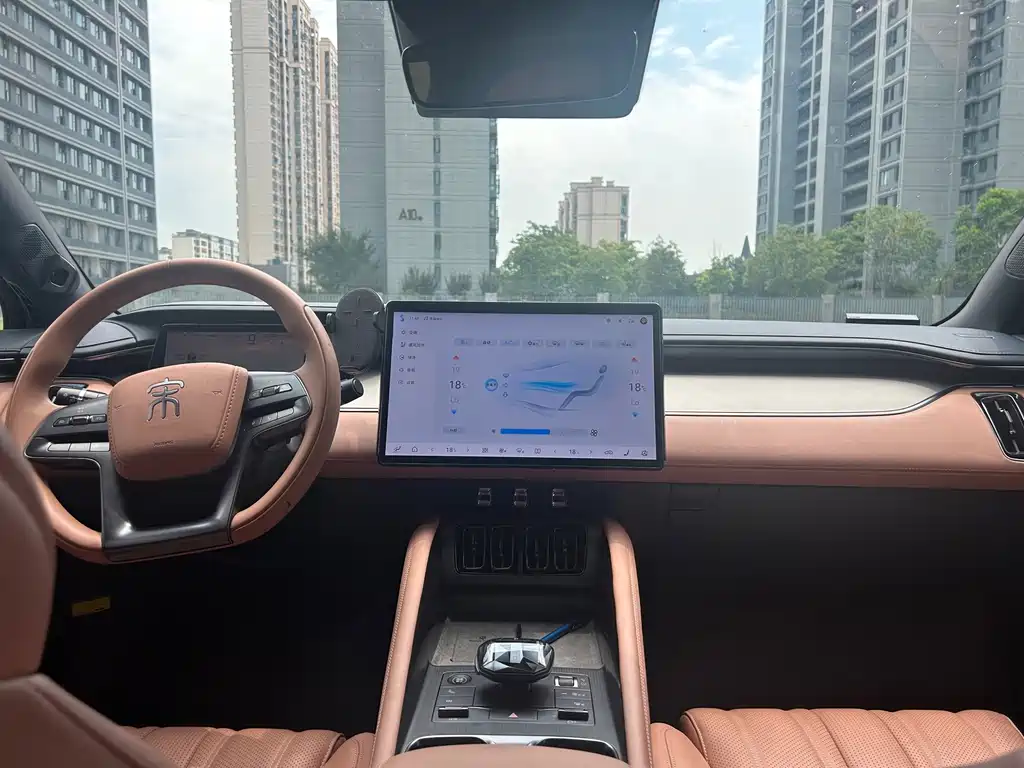 BYD L EV — миниатюра 10