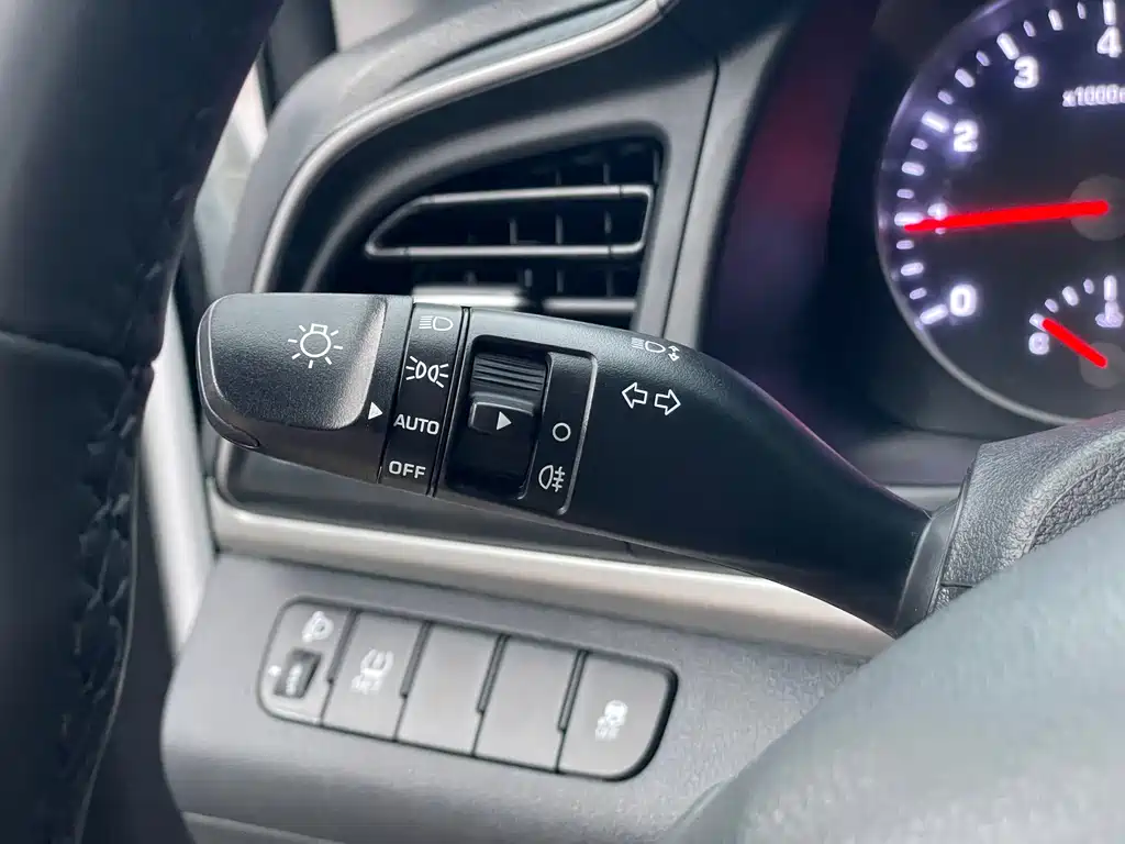 Hyundai Elantra — миниатюра 11