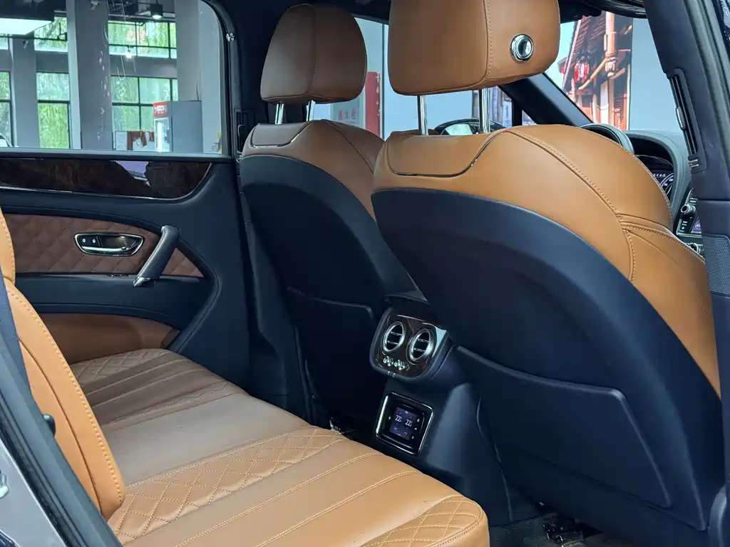 Bentley Bentayga 6.0T Standard Edition, фото 16