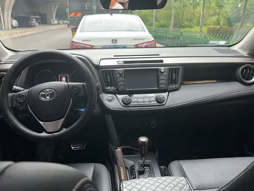 Toyota RAV4 — миниатюра 14