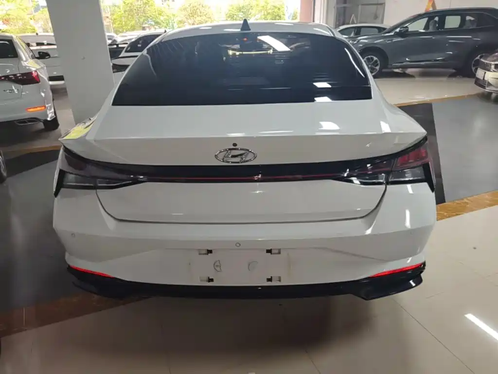 Hyundai Elantra — миниатюра 6