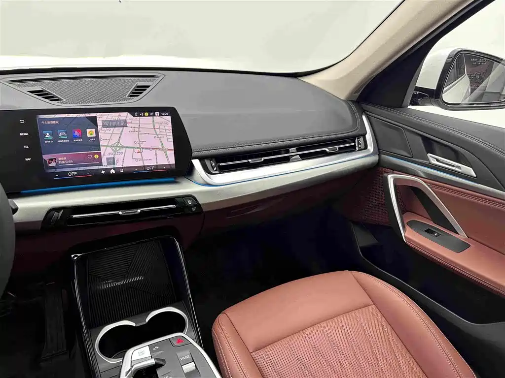 BMW iX1 — миниатюра 15