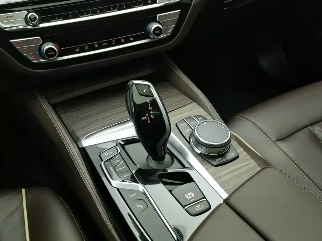 BMW 5 Series New Energy — миниатюра 13