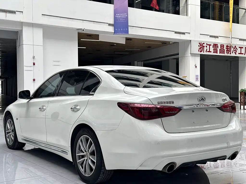 INFINITI Q50L