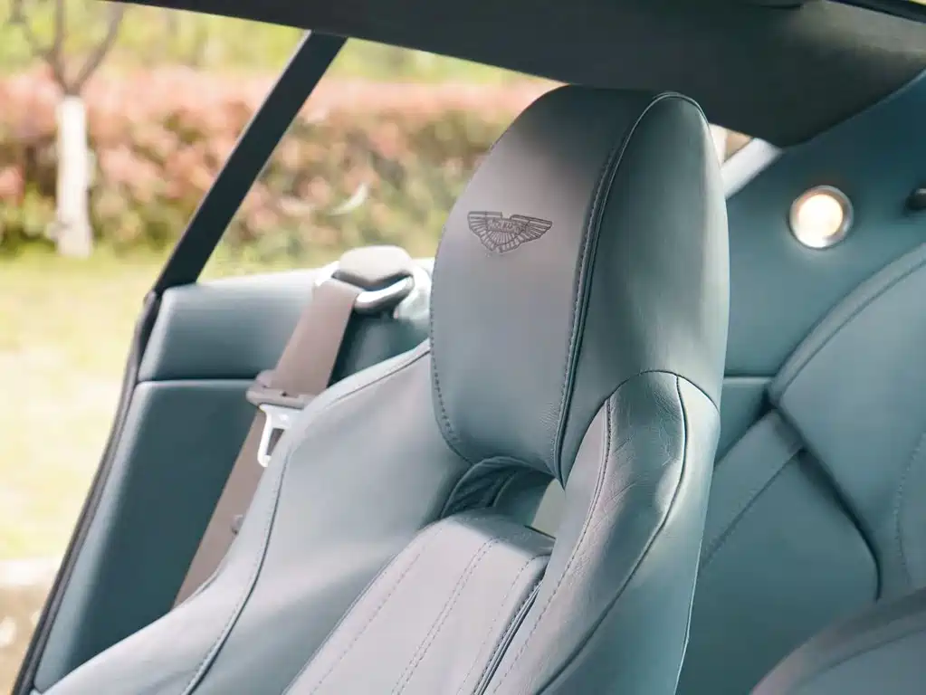 Aston Martin Virage — миниатюра 11