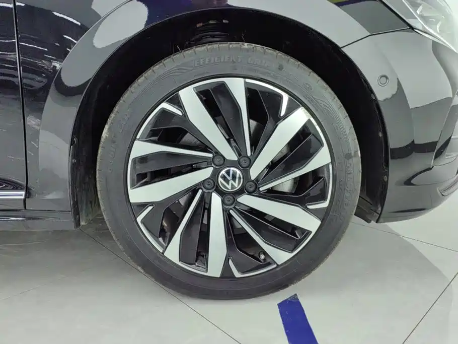 Volkswagen Passat 2024 380TSI Luxury