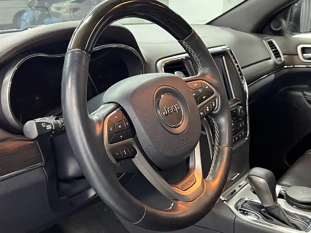 Jeep Grand Cherokee (Import) — миниатюра 11