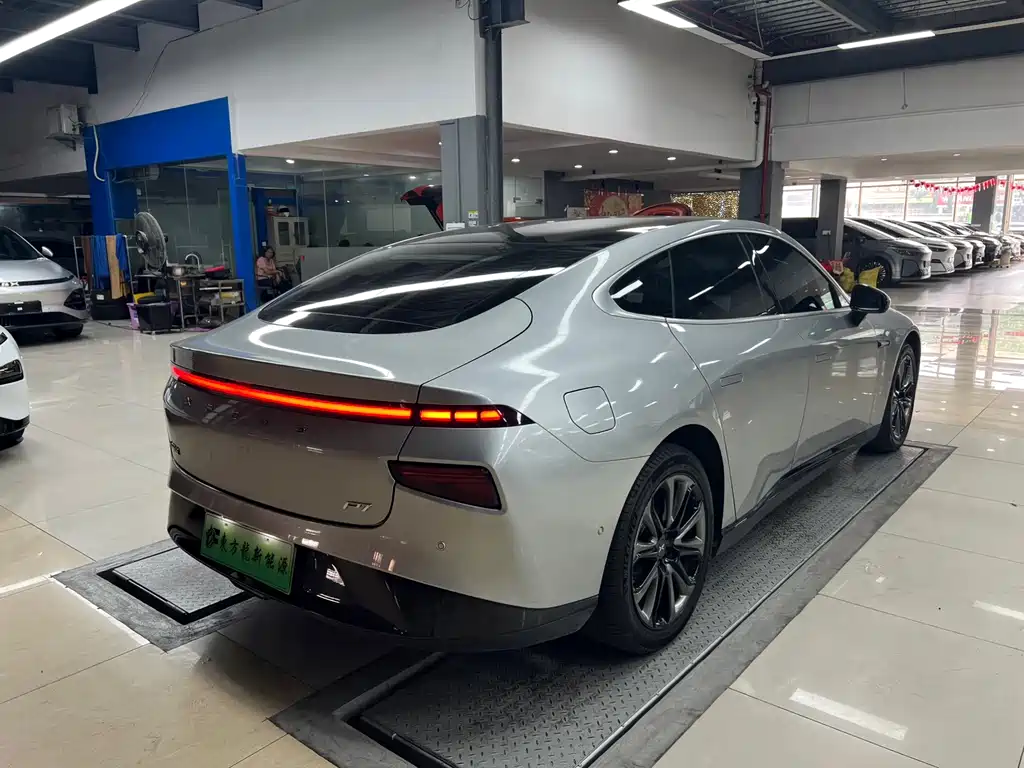 XPeng P7 — миниатюра 6
