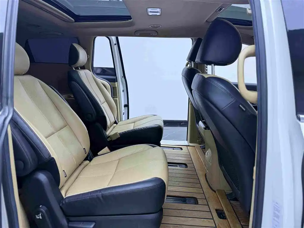 Kia Carnival — миниатюра 16
