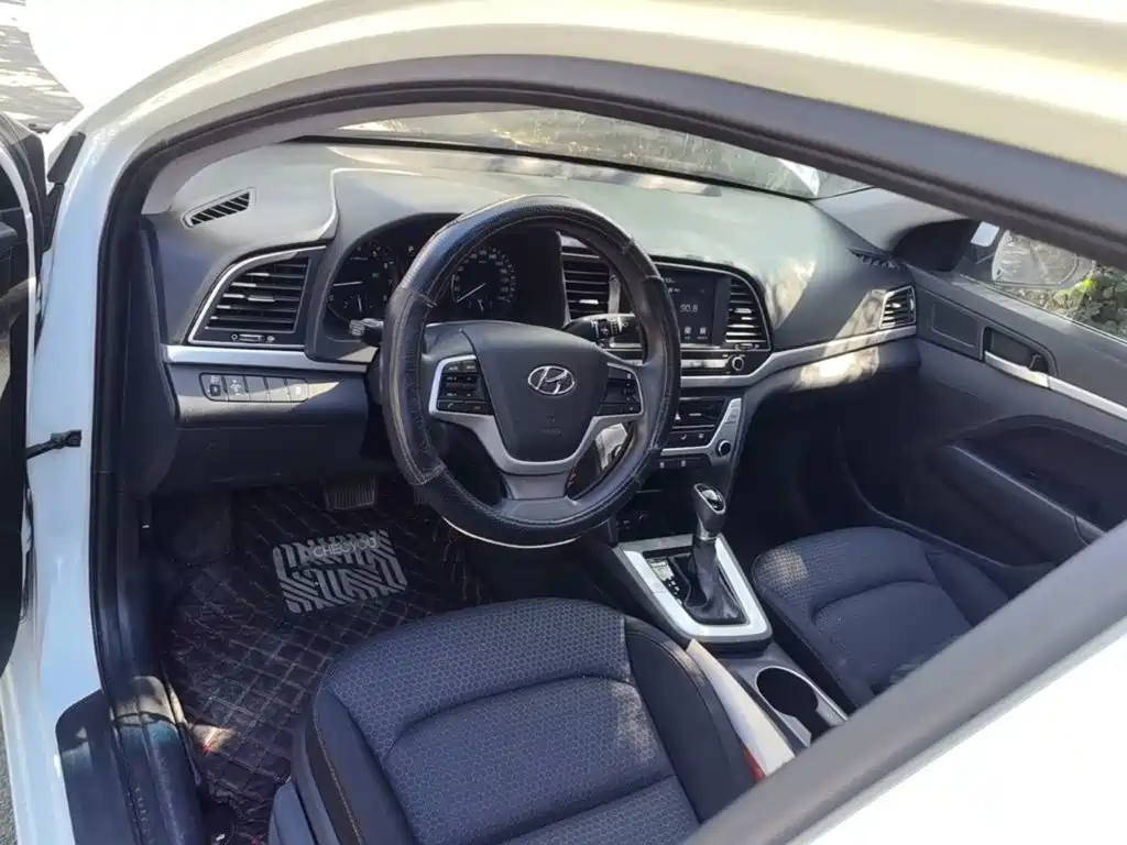Hyundai Elantra — миниатюра 10