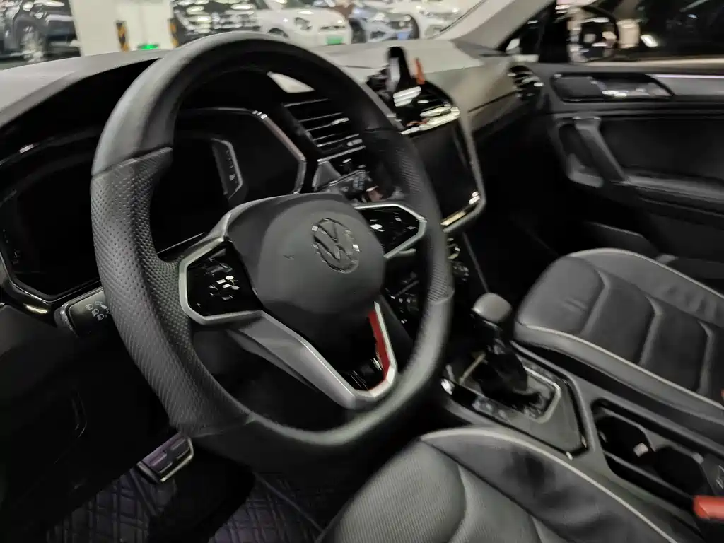 Volkswagen Tiguan L — миниатюра 13
