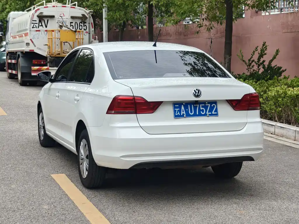 Volkswagen Santana — миниатюра 6