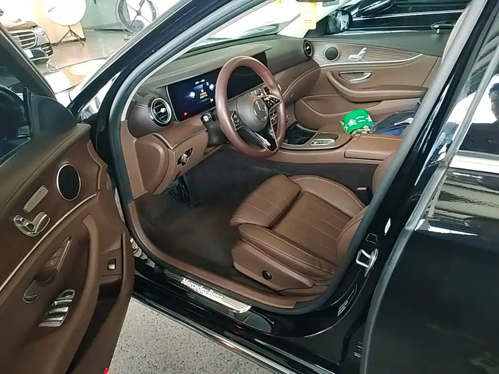 Mercedes-Benz E-Class — миниатюра 16